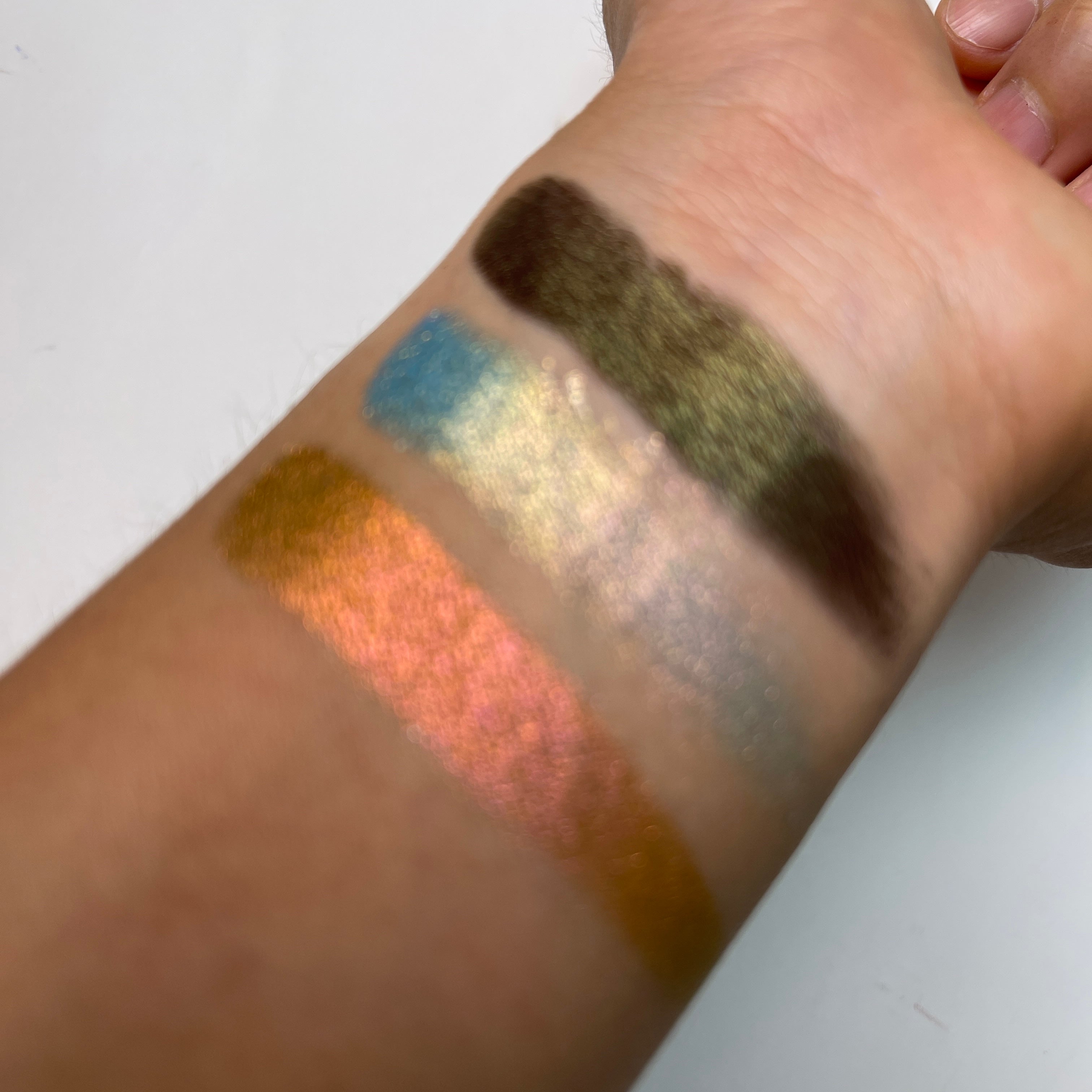 Antique Gold - Blackened Antique Gold Metallic Single Eyeshadow | Foiled High-Pigment