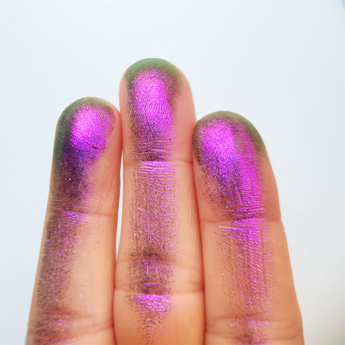 Violet's kiss Chameleon Eyeshadow - Magenta Purple Duochrome Glitter